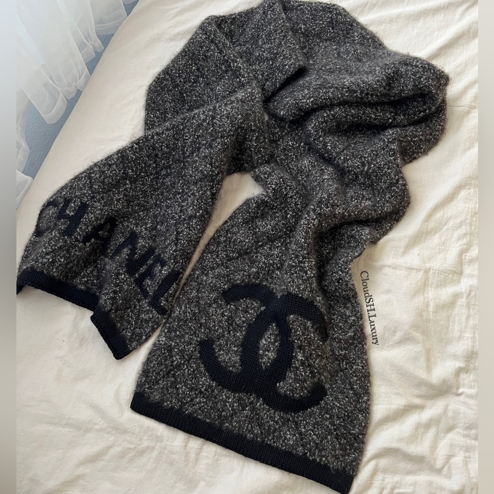 Auth Chanel Classic CC Logo Gray Black Knit Cashmere Scarf